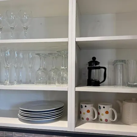 - Sleeps 2 - Pet Friendly - Parking * ウィンダミア