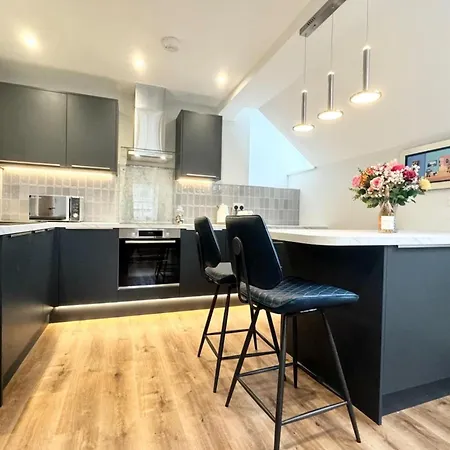 - Sleeps 2 - Pet Friendly - Parking アパート ウィンダミア