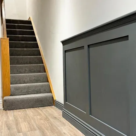 - Sleeps 2 - Pet Friendly - Parking *